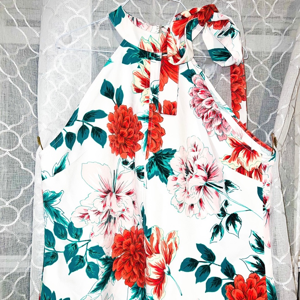 Floral Knot Halter Top. Size X-Large
